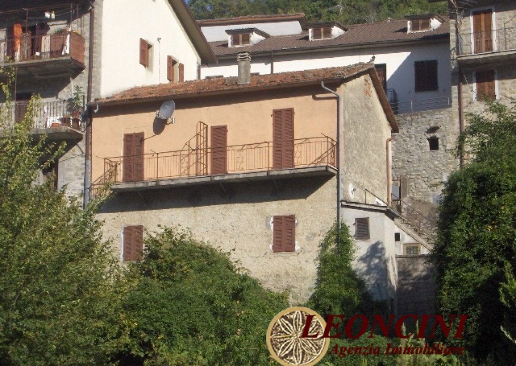 Sale Stonehouses in Historic Center Bagnone - A370 Stone house in an hamlet Locality 