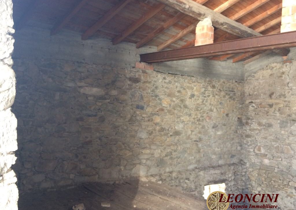 Sale Stonehouses in Historic Center Bagnone - A480 Stone house with view Locality 