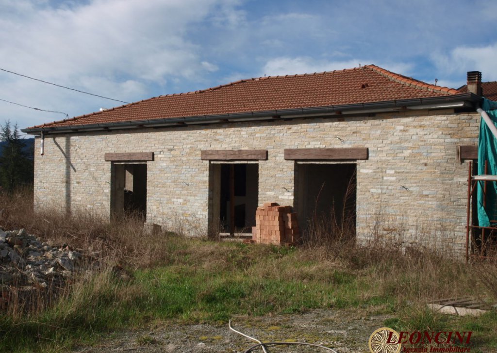 Detached Houses for sale  180 sqm, Villafranca in Lunigiana, locality Fornoli