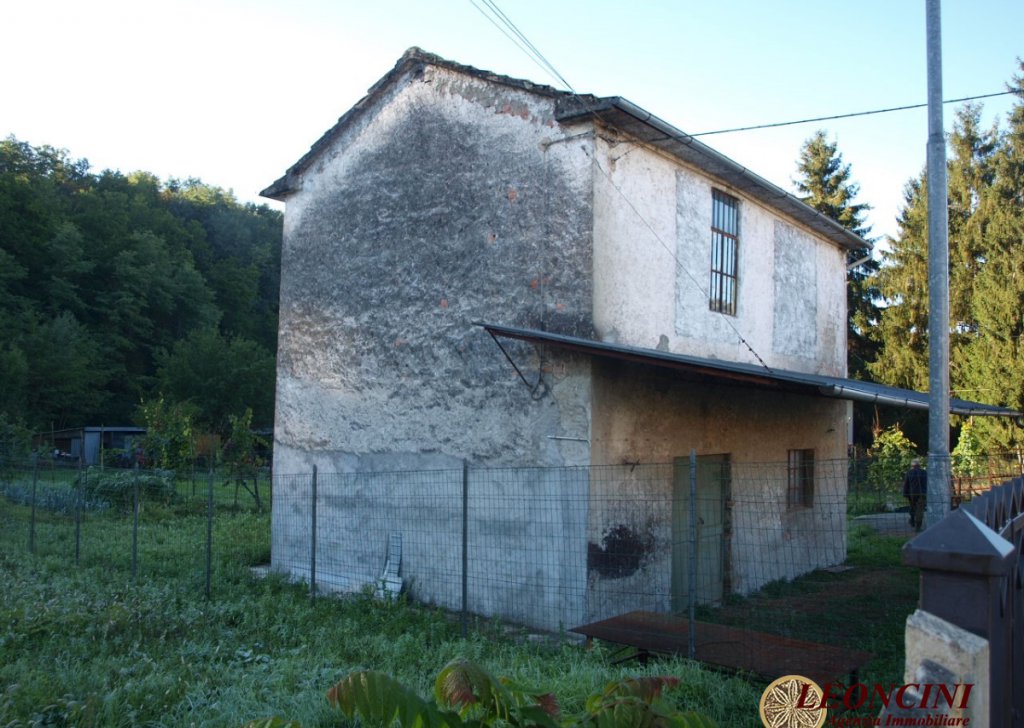 Sale Cottages and Stonehouses Villafranca in Lunigiana - A504 rustic with land Locality 