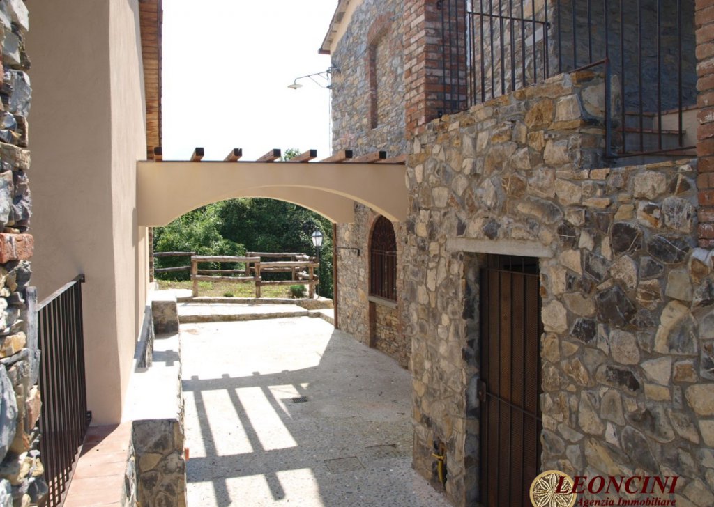 Cottages and Stonehouses for sale  via aldo moro 13, Villafranca in Lunigiana, locality Malgrate