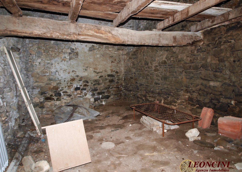 Sale Stonehouses in Historic Center Bagnone - A480 Stone house with view Locality 