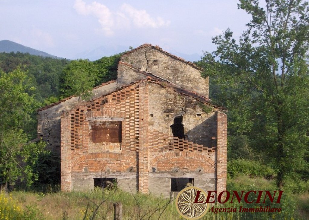 Sale Cottages and Stonehouses Villafranca in Lunigiana - P118 Stone house surrounded by greenery Locality 