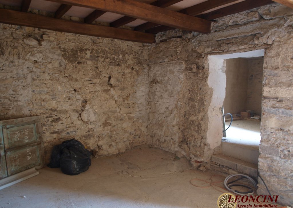 Sale Stonehouses in Historic Center Bagnone - A425 rustic house with panoramic views Locality 
