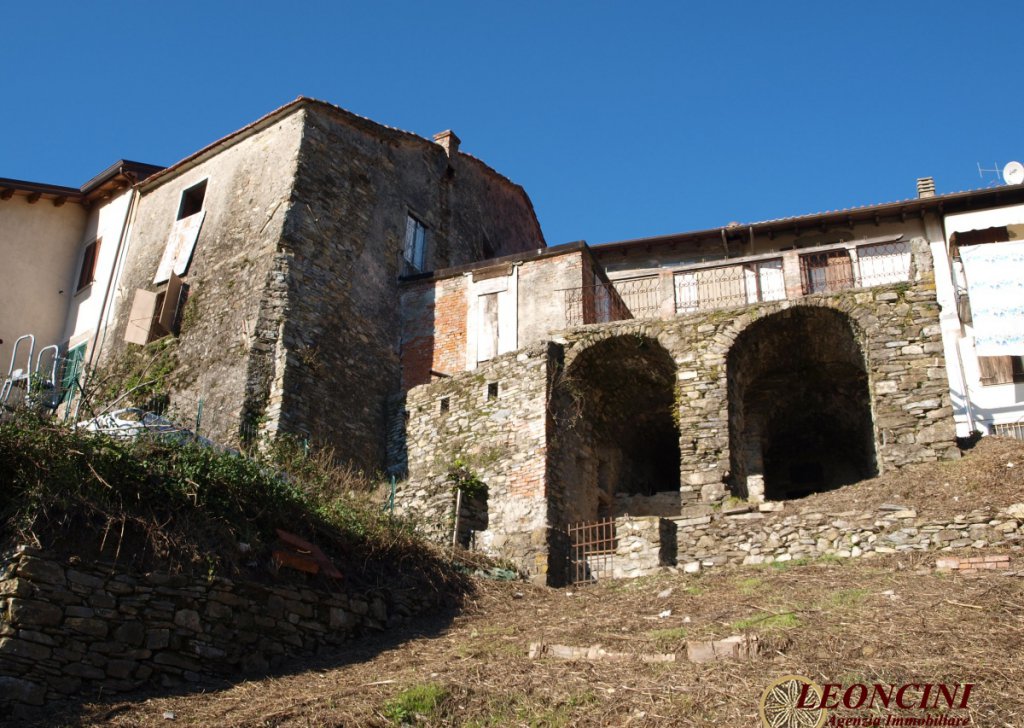 Vendita Rustico in Centro Storico Bagnone - A425 Rustico con vista panoramica Località Corvarola