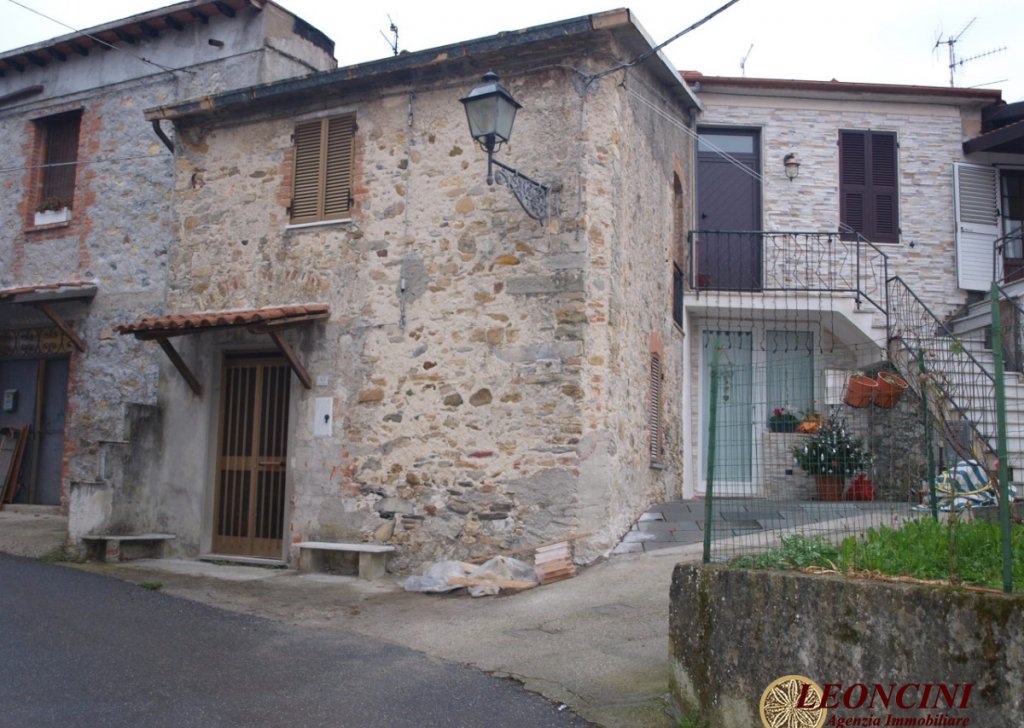 Sale Stonehouses in Historic Center Villafranca in Lunigiana - A402 Stone house in the hamlet Locality 