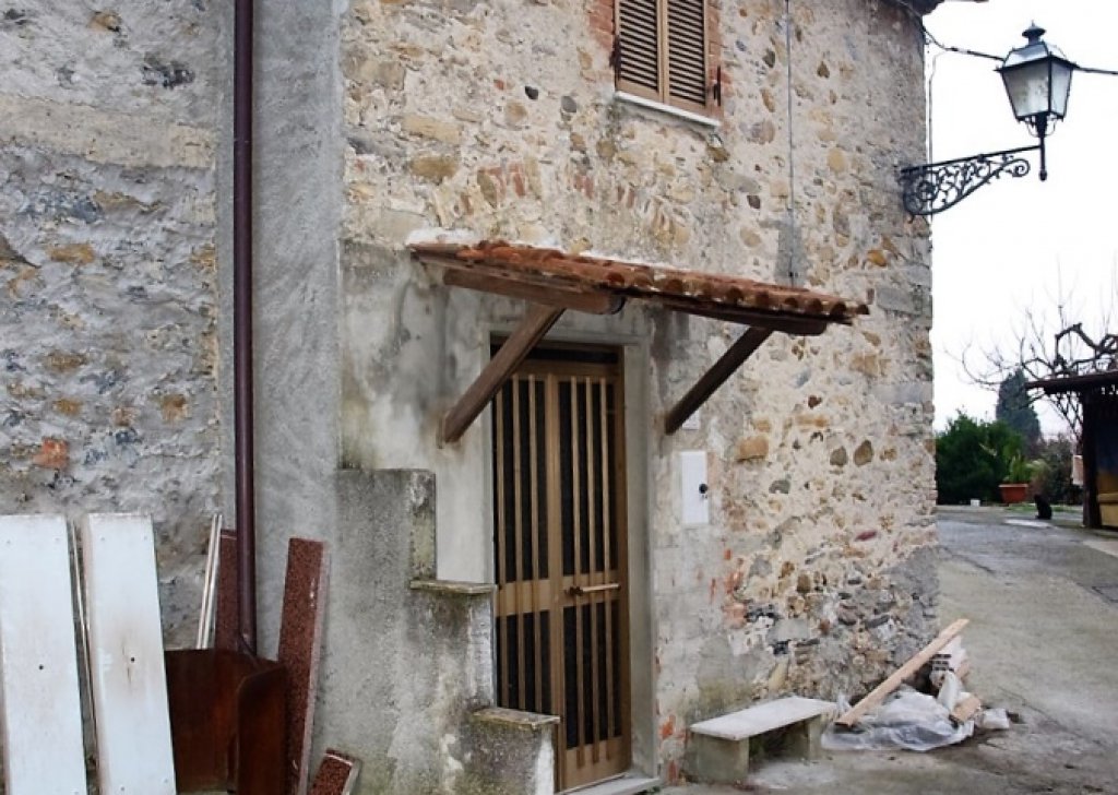 Rustico in Centro Storico bilocale in vendita , Villafranca in Lunigiana, località Fornoli
