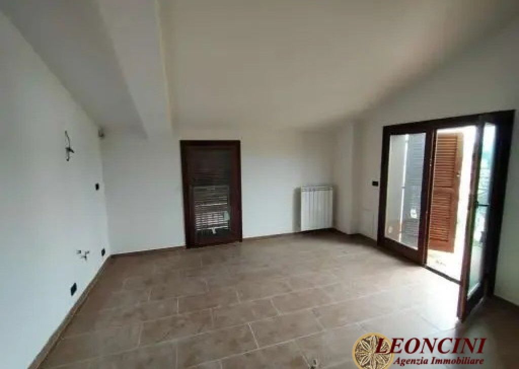 Apartments for auction  120 sqm, Aulla, locality Albiano