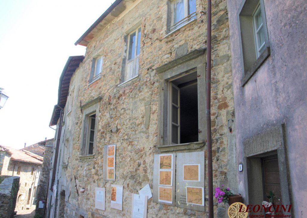 Stonehouses in Historic Center for sale  via fuori le mura 34, Bagnone, locality Castiglione del terziere