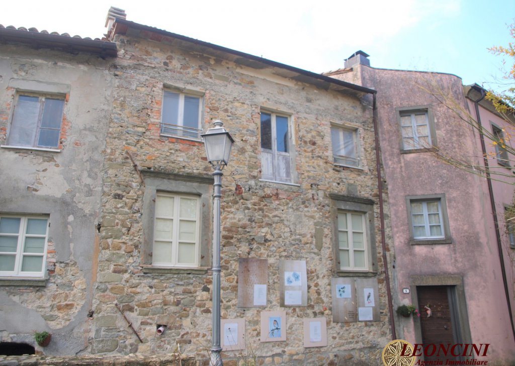 Sale Stonehouses in Historic Center Bagnone - A492 apartment in the historic center Locality 