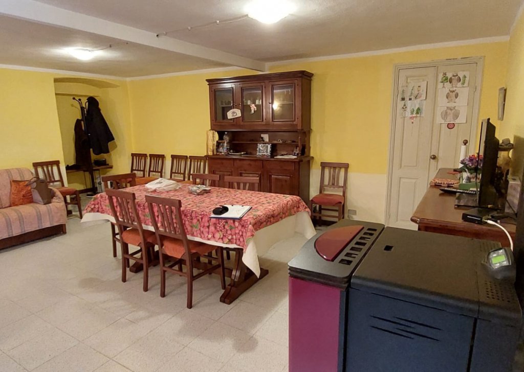 Appartamenti in vendita  150 m², Villafranca in Lunigiana, località Virgoletta