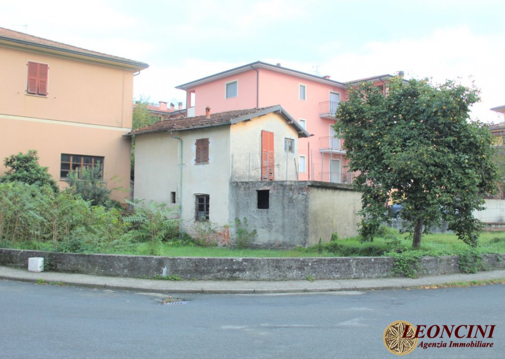 Cottages and Stonehouses for sale  via marconi 23, Villafranca in Lunigiana