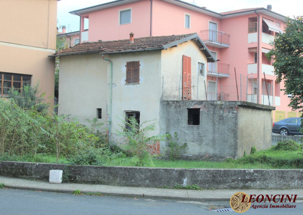 Sale Cottages and Stonehouses Villafranca in Lunigiana - house with garden Locality 