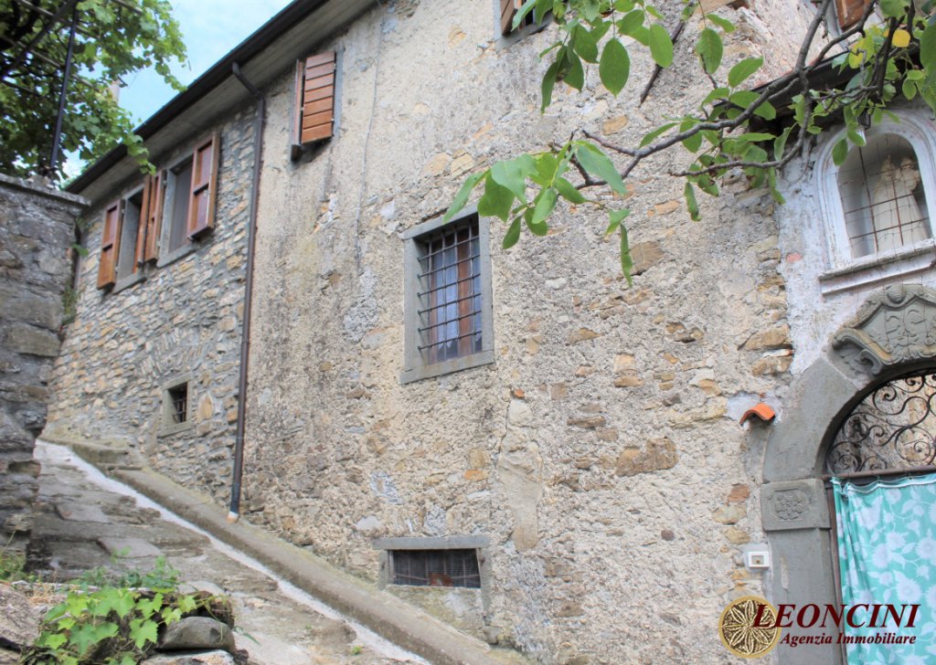 Rustici e Casali in vendita  via Mochignano 33, Bagnone, località Case Sparse
