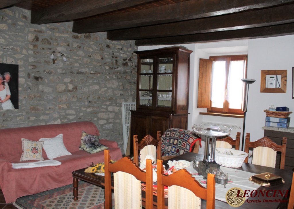 Sale Cottages and Stonehouses Bagnone - P102 Rustic farmhouse with land Locality 