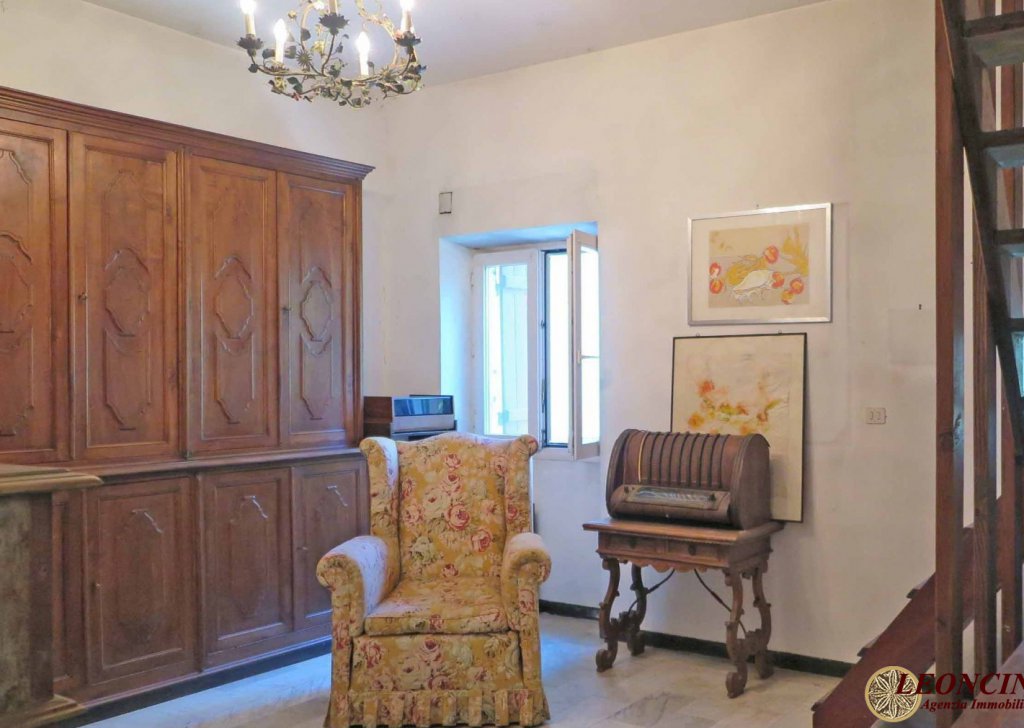 Cottages and Stonehouses for sale  via Cisa 62, Licciana Nardi, locality Terrarossa