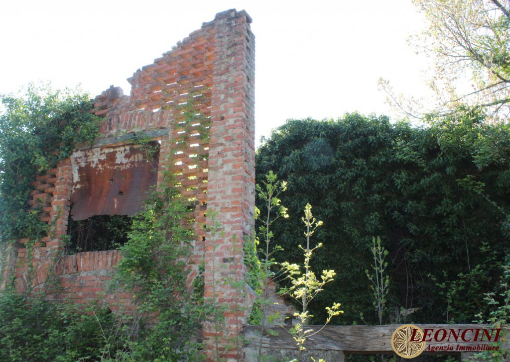 Cottages and Stonehouses for sale  via irola 22, Villafranca in Lunigiana, locality Irola