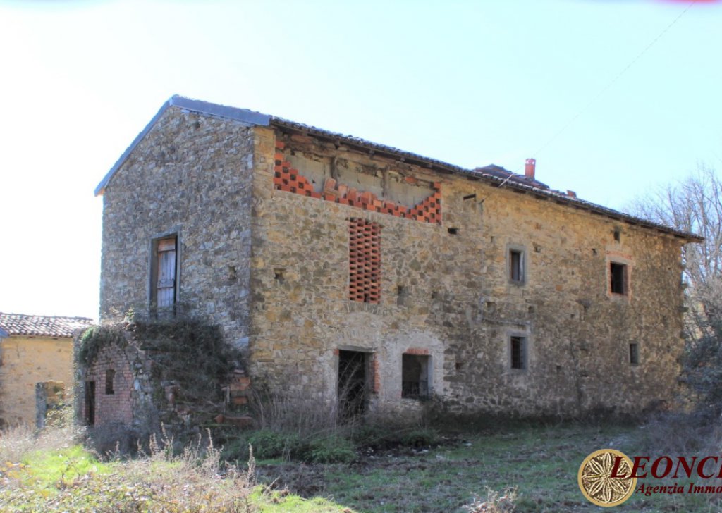 Cottages and Stonehouses for sale  via Costa 23, Pontremoli, locality Case Sparse