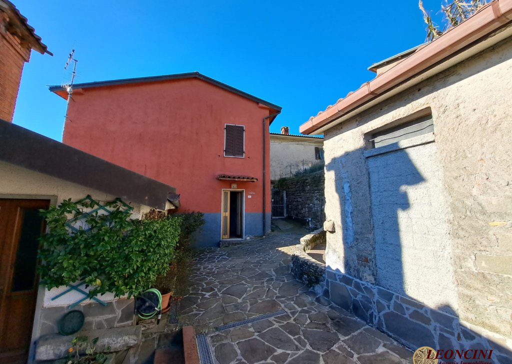 Sale Stonehouses in Historic Center Bagnone - A322 house in the historic center Locality 
