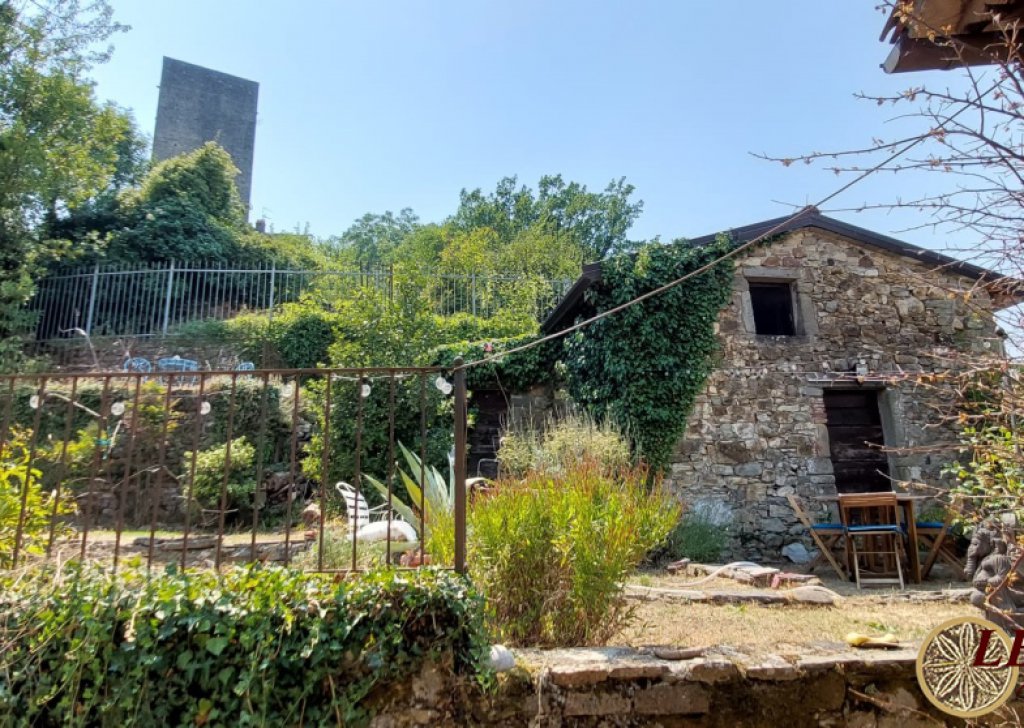 Stonehouses in Historic Center for sale  via Fuori le Mura 2, Bagnone, locality Castiglione del terziere