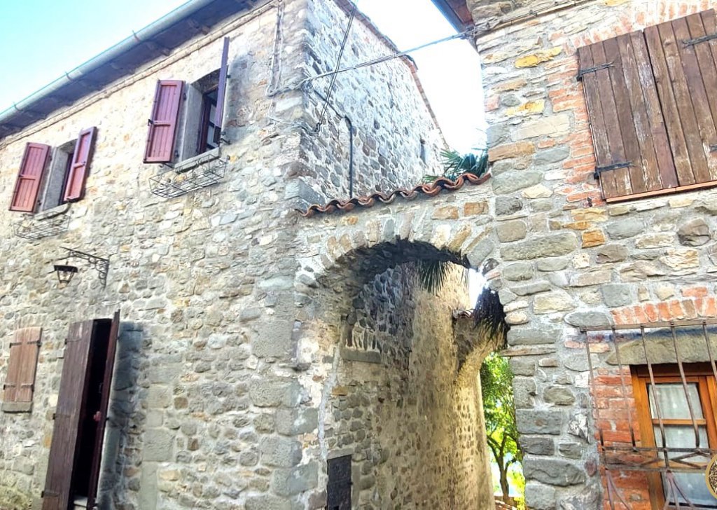 Stonehouses in Historic Center for sale  via Lusuolo 20, Mulazzo, locality Lusuolo