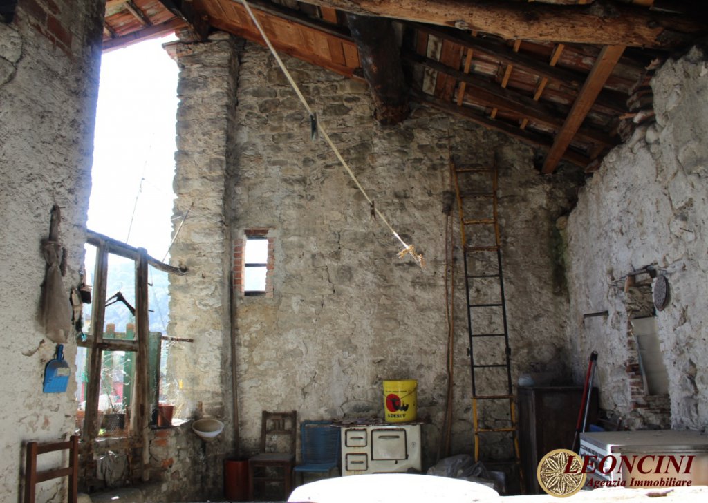 Sale Stonehouses in Historic Center Villafranca in Lunigiana - A359 House in the historic center Locality 