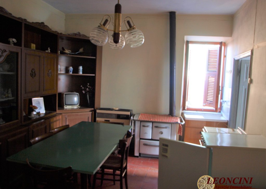 Sale Stonehouses in Historic Center Bagnone - A378 house in the historic center Locality 