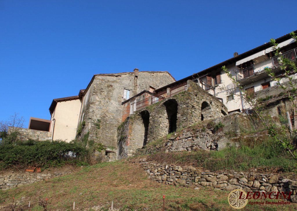 Sale Stonehouses in Historic Center Bagnone - A425 rustic house with panoramic views Locality 