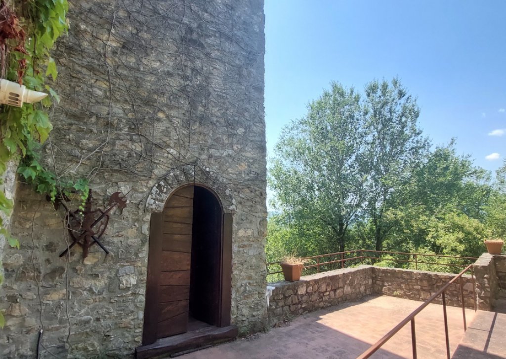 Vendita Rustico in Centro Storico Bagnone - A342 Casa Torre Medioevale Località Castiglione del terziere