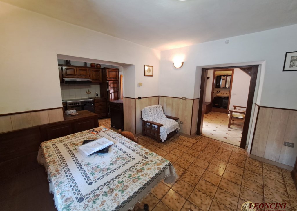 Sale Semi-Detached Bagnone - A349 Semi-detached house with courtyard Locality 