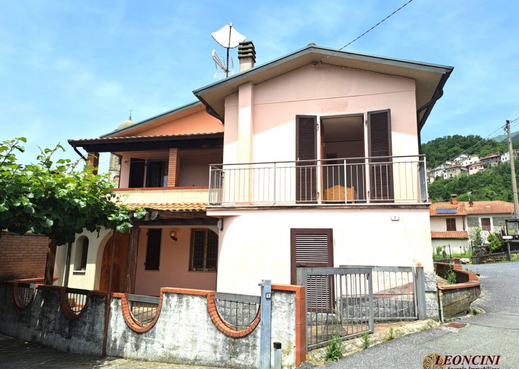 Sale Semi-Detached Bagnone - A349 Semi-detached house with courtyard Locality 