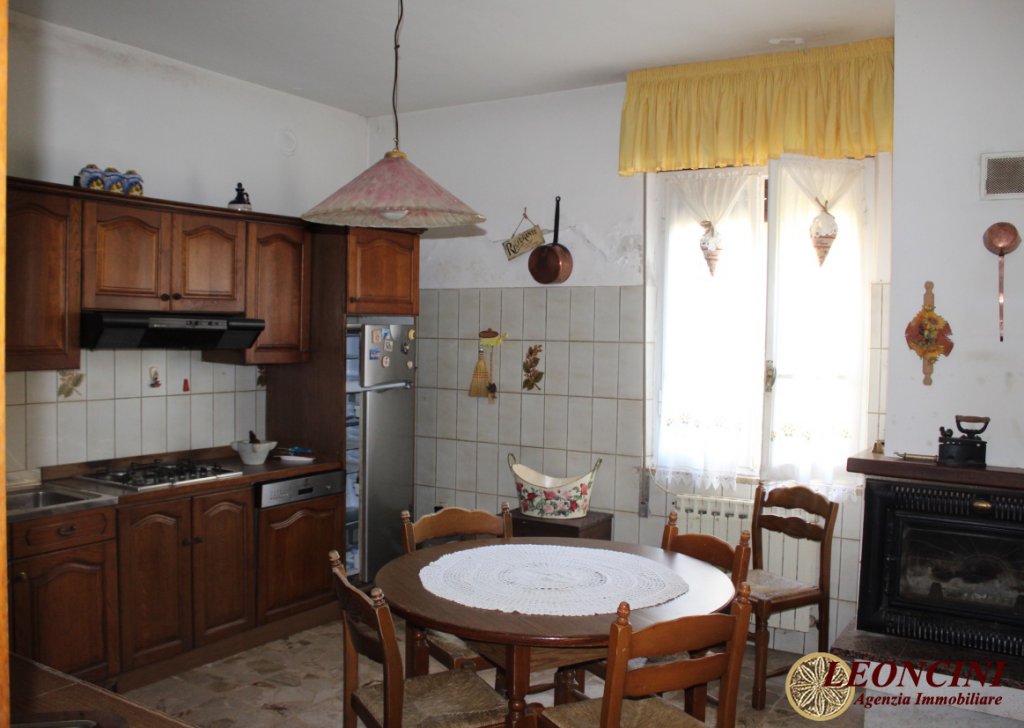 Sale Detached Houses Villafranca in Lunigiana - A461 detached house with land Locality 