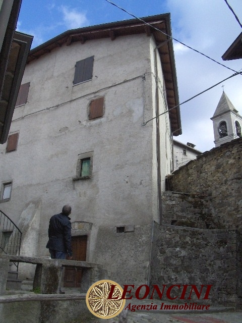Villa Bifamiliare PONTREMOLI vendita  Pontremoli  Agenzia Immobiliare Leoncini